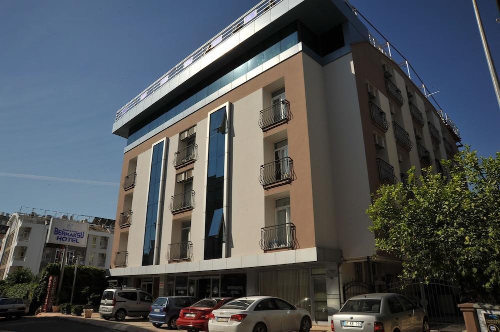 Berrak Su Анталія
